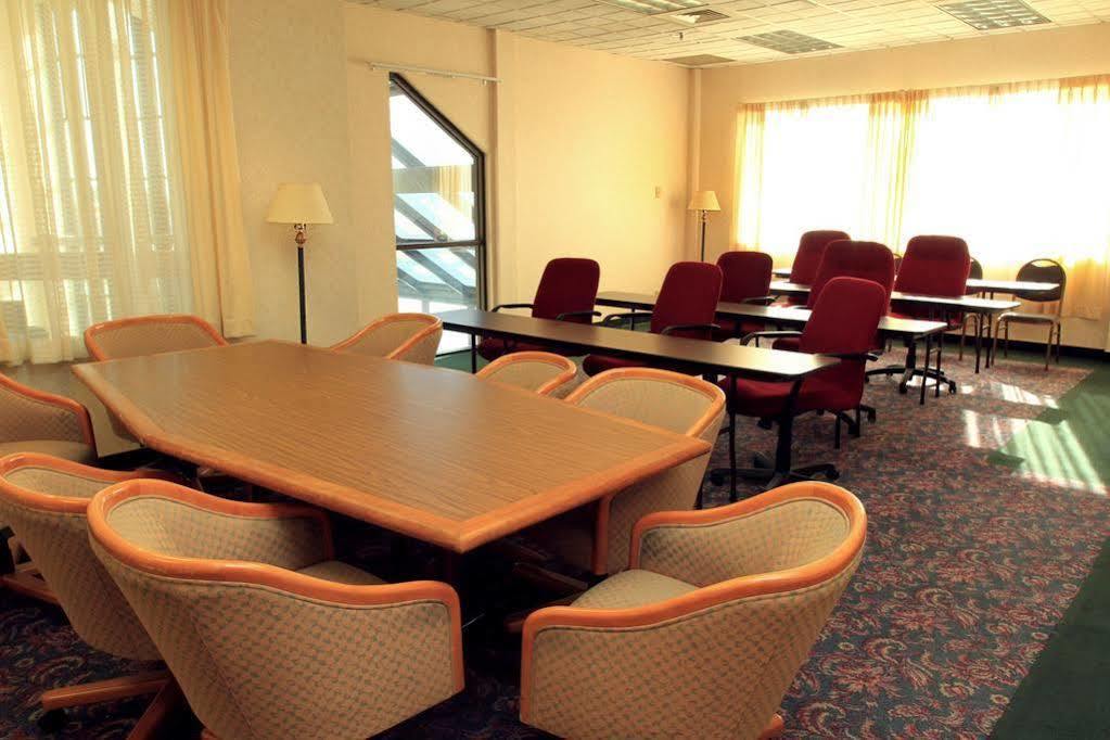 Clarion Inn Форт Коллинс Экстерьер фото
